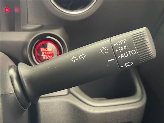 【　オートライト　】オートライトなのでライトの点け忘れを気にすることなく運転が出来ます♪
