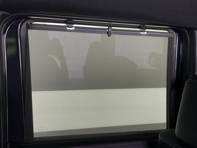 入庫時に内装クリーニングを行っております。気持ちよくお乗り頂けますようになっておりますので、是非現車確認をしてみてください。