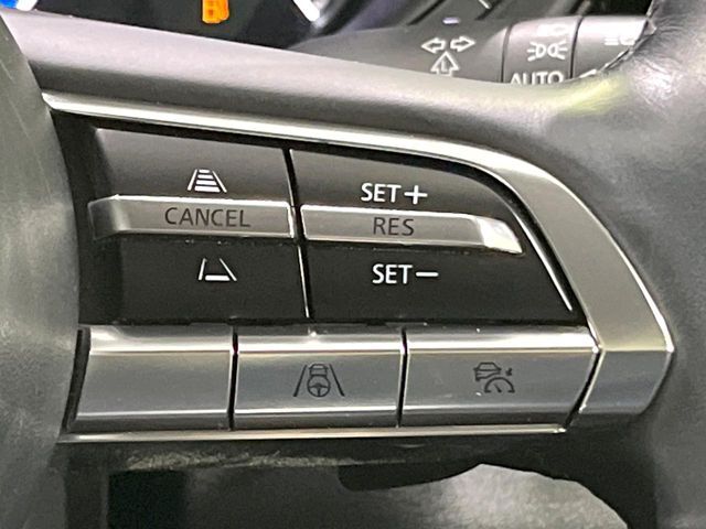 【マツダ・レーダークルーズコントロール】高速道路での長距離走行が楽に！自動で速度を保つクルーズコントロールが、衝突軽減システムと連携し、前方の車両を感知して車間を保つように速度調節してくれます！！