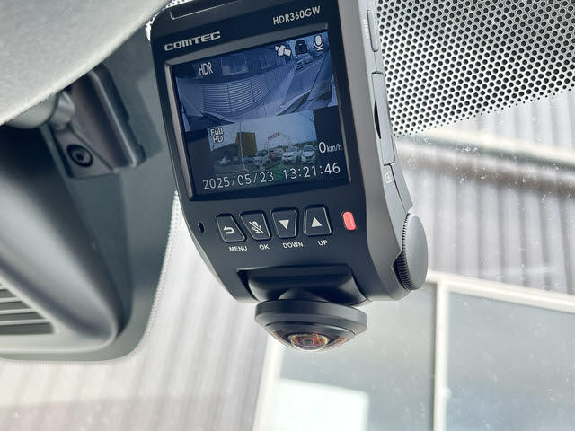 購入されたお車は担当者が車内車外と清掃してお渡しになりますが、有料でボディコーティングやホイル足廻り洗浄などもご用意しておりますのでお気軽にご相談ください！！