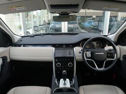 英国を代表するブランド、ジャガー・ランドローバー神奈川県横浜市の利便性の高いショールームにて伝統的でありながら誰もを洗練する中古車を常時30台以上展示いたしております！