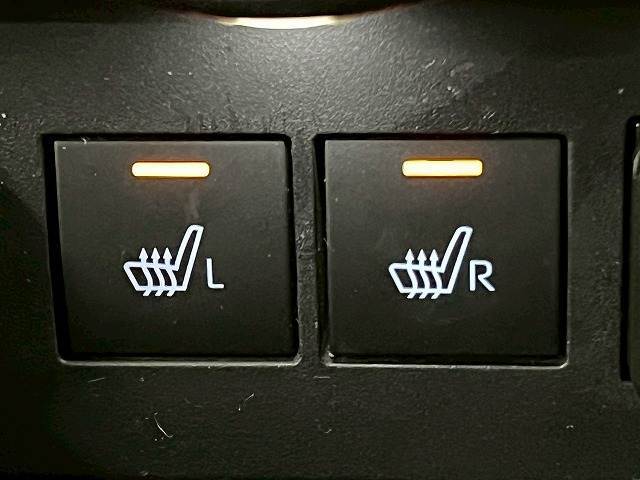 【シートヒーター】冬場にうれしいシートヒーターを装備。シート自体が温まりますので、冬場のドライブをより心地よくお楽みいた