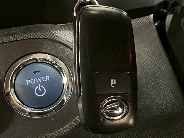 【スマートキー】車内へのアクセスやエンジン始動が楽々に行える今や必須アイテムのキー複製防止の「イモビライザー」まで備わっています