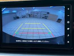 【カラーバックモニター】を装備しております。リアの映像がカラーで映し出されますので日々の駐車も安心安全です。