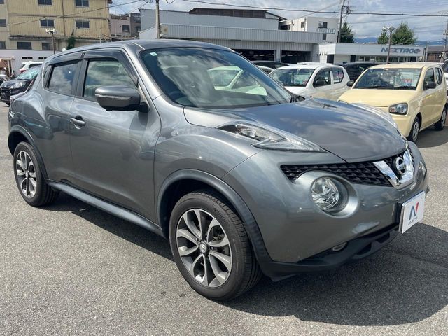 大好評のボディコーティング「弾スプラッシュコート」もご納車までに施工可能。通常のガラスコートと異なる、耐久年数6年の無機質ガラスコーティングが、ボディをキレイな状態に保ってくれます。