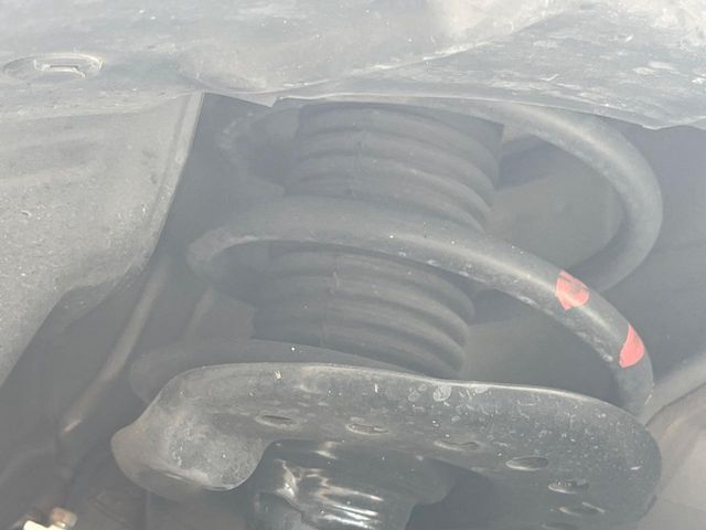 お車を安心してお乗りいただく為には、足回りの定期点検が欠かせません。サービスサポート（有償保証）では無料点検もご提供しており、安心のカーライフをお過ごしいただけるサポート体制が整っています。