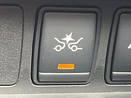 【エマージェンシーブレーキ】走行中に前方の車両等を認識し、衝突しそうな時は警報とブレーキで衝突回避と被害軽減をアシスト。より安全にドライブをお楽しみいただけます。