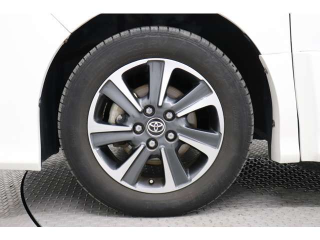 純正アルミホイール！　止まっていても走っていても存在感あります。