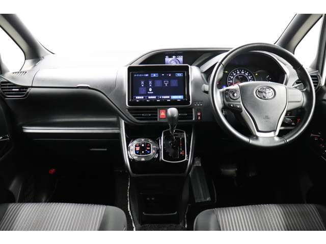 おしゃれで機能的なインパネ。