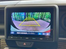 【バックカメラ】駐車時に後方がリアルタイム映像で確認できます。大型商業施設や立体駐車場での駐車時や、夜間のバック時に大活躍！運転スキルに関わらず、今や必須となった装備のひとつです！
