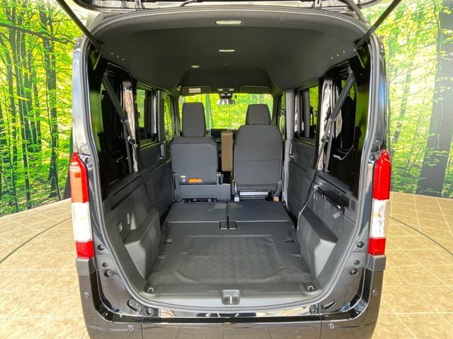 普段のお買い物や通勤、送迎等に十分な荷室スペースを確保しております。セカンドシートを倒すと、大きな荷物の積載も可能です♪