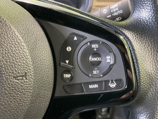 【アダプティブクルーズコントロール】高速道路での長距離走行が楽に！！自動で速度を保つクルーズコントロールが、衝突軽減システムと連携し、前方の車両を感知して車間を保つように速度調節してくれます！！