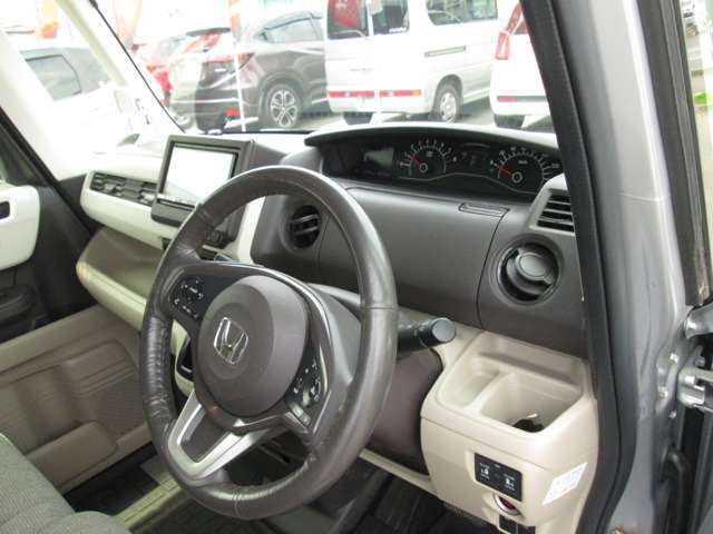 当店の車は全台保証付きで購入後も安心です。保証期間中は全国のホンダディーラーで保証修理を受け付けております。（詳細はスタッフまで！）