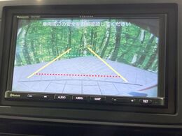 【バックカメラ】駐車時に後方がリアルタイム映像で確認できます。大型商業施設や立体駐車場での駐車時や、夜間のバック時に大活躍！運転スキルに関わらず、今や必須となった装備のひとつです！