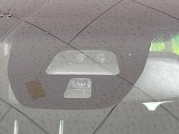 【シティブレーキアクティブシステム】低速走行中に前方の車両等を認識し、衝突しそうな時は警報とブレーキで衝突回避と被害軽減をアシスト。より安全にドライブをお楽しみいただけます。