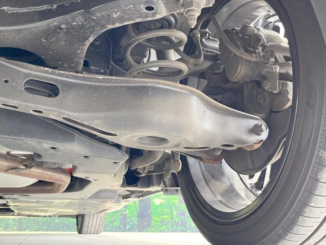 お車を安心してお乗りいただく為には、足回りの定期点検が欠かせません。サービスサポート（有償保証）では無料点検もご提供しており、安心のカーライフをお過ごしいただけるサポート体制が整っています。
