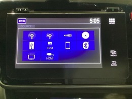 ナビゲーションはフルセグTV対応の工場装着純正メモリーナビを搭載しています。Bluetoothオーディオ機能がありますので、スマートフォンなどの音楽も再生できます。