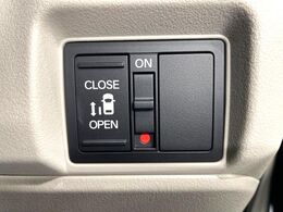 【パワースライドドア】スマートキーや運転席のスイッチでスライドドアの開閉が可能♪電動だから力を入れてドアを開ける必要が無く、小さいお子様でも、重い荷物を持っている時もラクに開け閉めできます♪