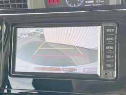 【バックカメラ】駐車時に後方がリアルタイム映像で確認できます。大型商業施設や立体駐車場での駐車時や、夜間のバック時に大活躍！運転スキルに関わらず、今や必須となった装備のひとつです！