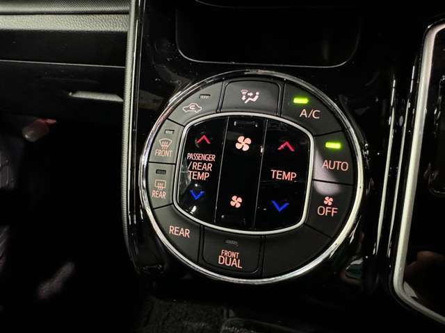 【オートエアコン】お好みの温度に設定して頂くと、車内の温度を自動調整♪快適にクルマの中を過ごして頂けます。