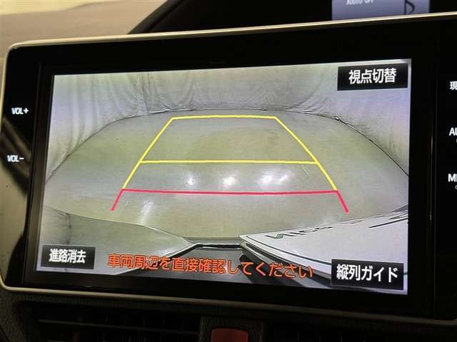 バックモニターも装備しております。バックギアに入れるとナビ画面に車の後方が映し出されます。これで後方確認も安心！