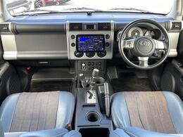 【　コクピット　】広々としていて快適なドライブがお楽しみいただけます。