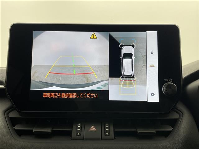 【全方位モニター】まるでクルマを真上から見下ろしたかのような視点で駐車をサポートします！クルマの斜め後ろや真横など、前後左右の4つのカメラの映像が合成されて、モニターに映し出されます。