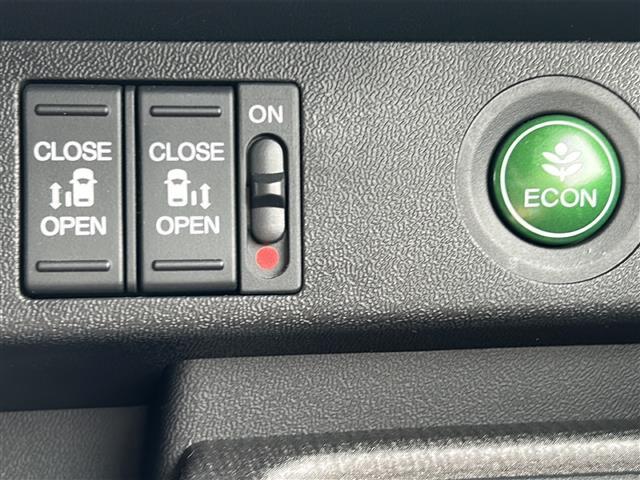 【運転席操作部】快適なドライブを楽しむための機能が装備されています！運転席から触れるので、使いやすいです！除菌プランいれていただくと、さらに清潔で安心していただけます！