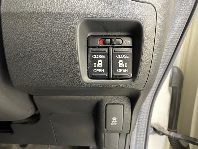 【運転席操作部】快適なドライブを楽しむための機能が装備されています！運転席から触れるので、使いやすいです！除菌プランいれていただくと、さらに清潔で安心していただけます！