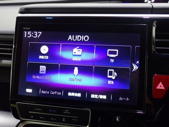 純正ギャザズ10インチナビVXU-207SWiを装備。AppleCarPlay/AM/FM/CD/DVD再生/Bluetooth/フルセグTV/録音再生機能がご利用いただけます