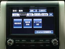 【HDDナビ：プレミアムサウンドシステム】8インチHDDナビ＋電動開閉後席モニターほか5.1chサウンドシステムと、車内18個のスピーカー、フルセグTV、ブルートゥース機能など多彩な機能が満載です！