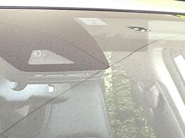 【トヨタセーフティセンス】走行中に前方の車両等を認識し、衝突しそうな時は警報とブレーキで衝突回避と被害軽減をアシスト。より安全にドライブをお楽しみいただけます。