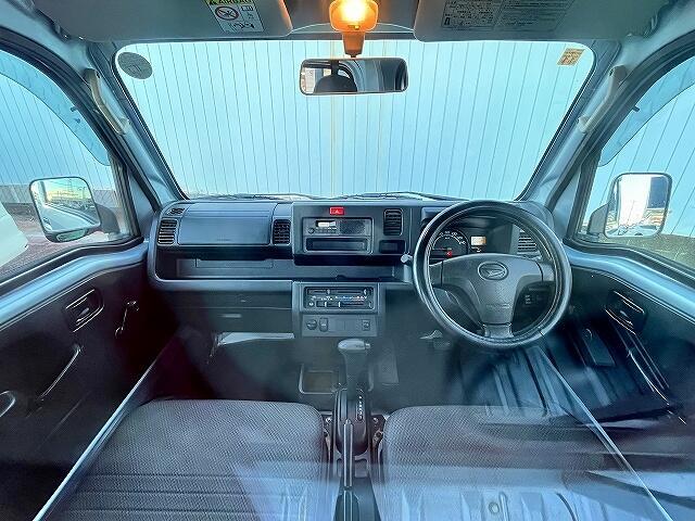 サービス工場完備でアフターも安心♪　資格を持った優秀なメカニックがまごころ込めて整備致します！！安心してカーライフをお楽しみいただけます♪　車検も安い！！安心♪のチューブ熊谷店にお任せください！！