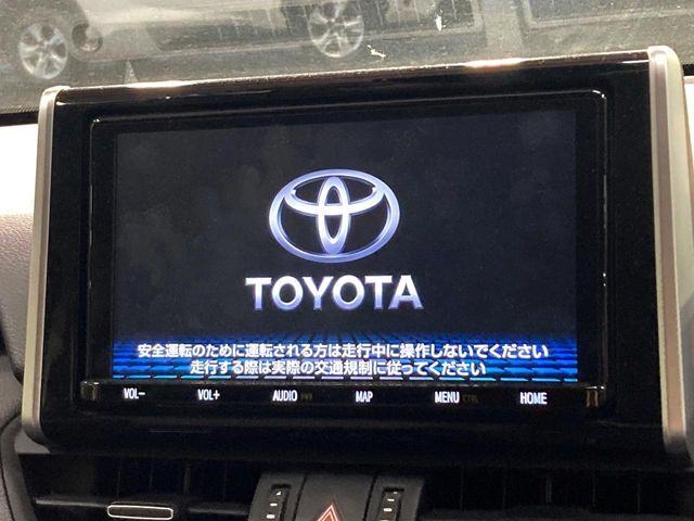 【メーカー純正ナビ】インテリアに溶け込むスタイリッシュな「専用設計」メーカーナビを装備♪視認性や操作性など基本性能にも優れ、より上質なカーライフをお楽しみいただけます。