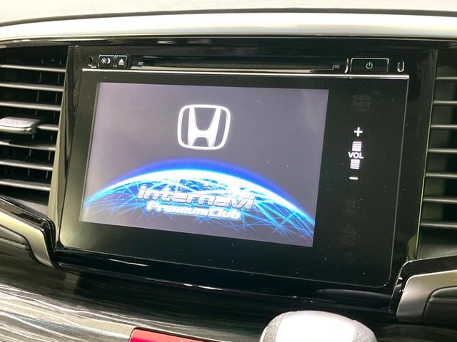 【メーカー純正ナビ】インテリアに溶け込むスタイリッシュな「専用設計」メーカーナビを装備♪視認性や操作性など基本性能にも優れ、より上質なカーライフをお楽しみいただけます。