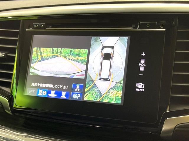【マルチビューカメラシステム】専用のカメラにより、上から見下ろしたような視点で360度クルマの周囲を確認することができます☆死角部分も確認しやすく、狭い場所での切り返しや駐車もスムーズに行えます。