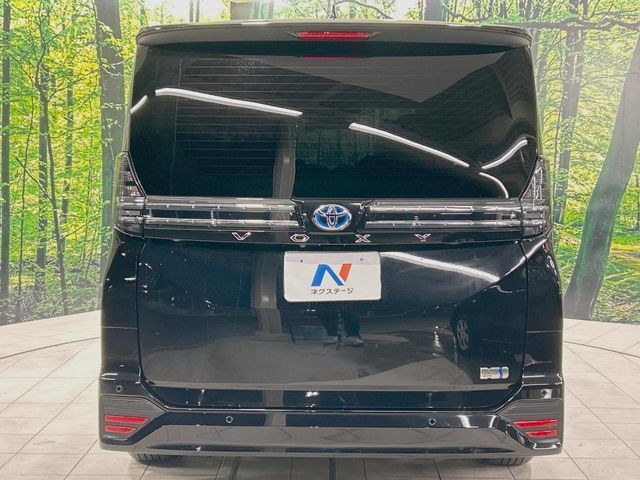 安心の最長10年・走行無制限保証（有償）をご用意。保証内容も充実はもちろん、無料点検＆オイル交換や、年中無休の全国・24時間ロードサービスも付帯されておりますのでご安心下さい。