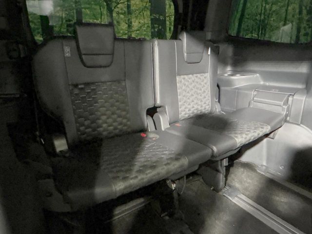 3列目シートはもちろん状態良好☆大人でもゆったりと座って頂けますので、大人数でのお出かけもラクラクです♪ご家族で、気の知れた仲間で、ドライブに行くのが楽しみですね♪