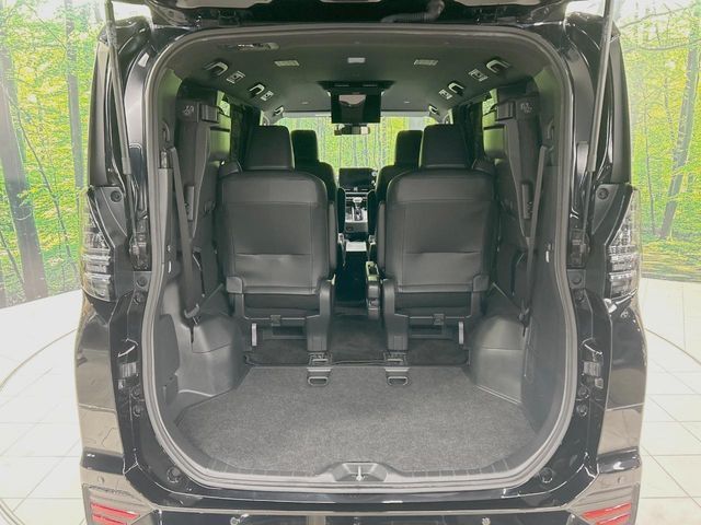 後席を格納すると、これだけの広さが！シーンに合わせたシートアレンジで、大きな荷物も積むことが出来ます♪