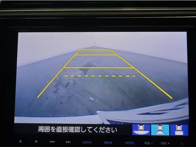 車庫入れなどでバックする際に後方確認ができて便利です。車庫入れが苦手な方もこれで安心ですね♪