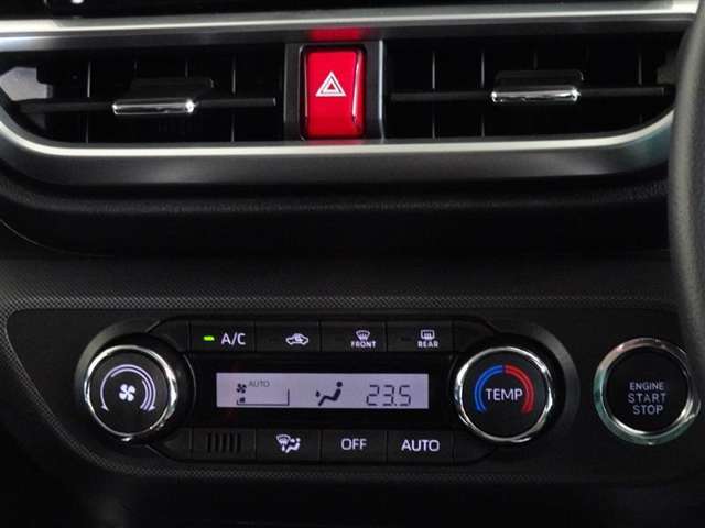 車内を快適に、オートエアコンを装備してます。
