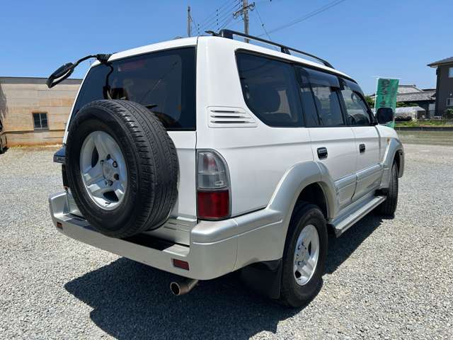 車体艶出し磨きしています！！