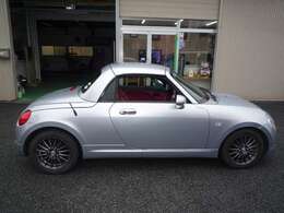 外装は、専任のスタッフが真心込めて丁寧にワックス磨きをしておりますので、ピカピカに仕上がっております。