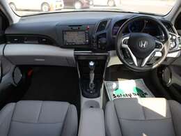 すっきりとしたCR-Zらしいデザインのダッシュ回り！フロントビューの視認性もよく運転しやすいと思います★