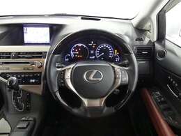 乗る人の気持ちをときめかせる上質な室内空間になっています。