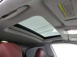 サンルーフ付で明るさと開放感を感じてください。気持ちい走りが更に倍増です。