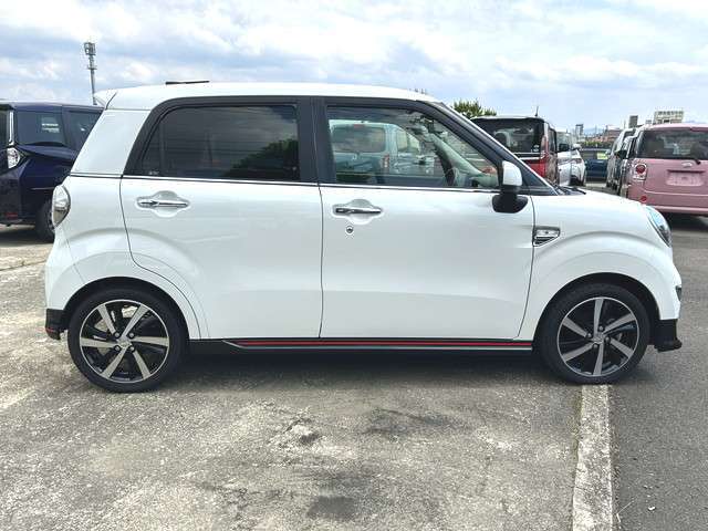【届出済未使用車とは】自動車の分類では「新車」「中古車」この2種類しかありません。走行距離が100km未満かつ初度登録または初度届出された車両を「届出済未使用車」と呼んでいます。