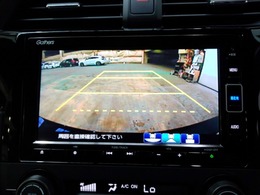 後方確認はオマカセのリアカメラ付です。雨天時や夜間のバック駐車時などで特に視界の安全確認に役立ちます。