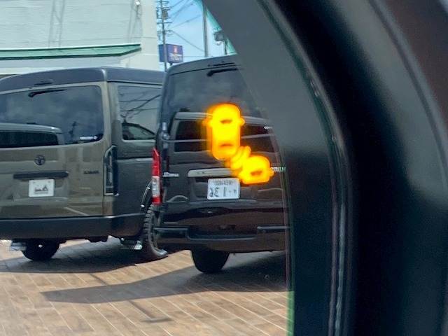 ブラインドスポットモニター搭載。車線変更時に後続車の接近をドライバーに知らせてくれます。