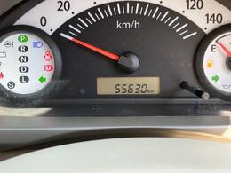 メーターパネル内にある液晶ディスプレイは走行距離を表示！